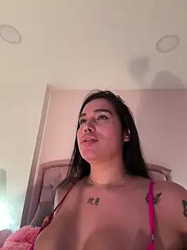 Snapshot of Bella__Wood chatting on October 5, 2025, 6:06 pm Bella Wood online show from October 5, 2025, 6:06 pm