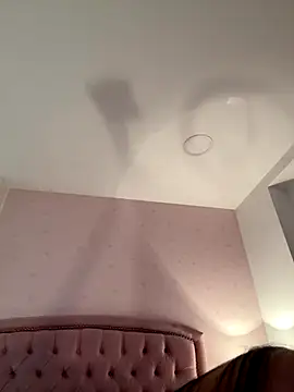 Snapshot of Bella__Wood chatting on November 29, 2025, 8:12 pm Bella Wood online show from November 29, 2025, 8:12 pm