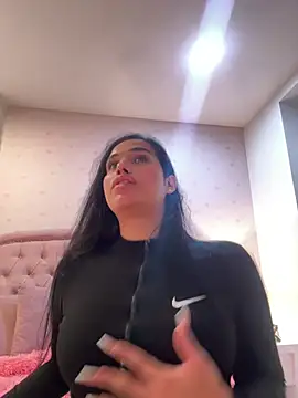 Bella  Wood online show from March 12, 2026, 8:37 pm