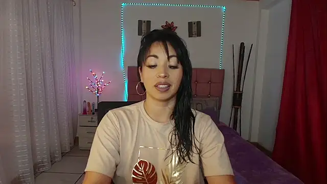 hannagomez 24 online show from February 13, 2026, 11:45 pm