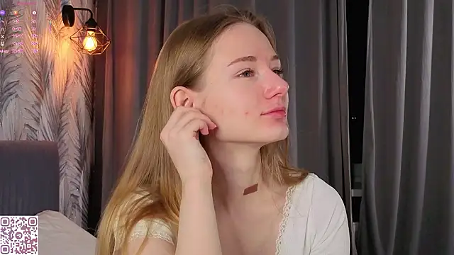 Snapshot of ElvinaRose chatting on February 13, 2026, 2:18 am ElvinaRose online show from February 13, 2026, 2:18 am