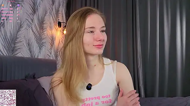 Snapshot of ElvinaRose chatting on February 16, 2026, 2:29 am ElvinaRose online show from February 16, 2026, 2:29 am