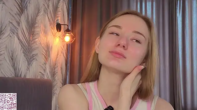 Snapshot of ElvinaRose chatting on May 15, 2026, 4:30 am ElvinaRose online show from May 15, 2026, 4:30 am