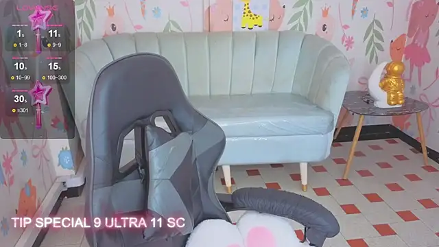 Snapshot of Paris09_v_ chatting on May 9, 2026, 3:23 am Paris09 v online show from May 9, 2026, 3:23 am