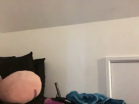 Snapshot of estellebby chatting on May 22, 2026, 9:53 pm estellebby online show from May 22, 2026, 9:53 pm