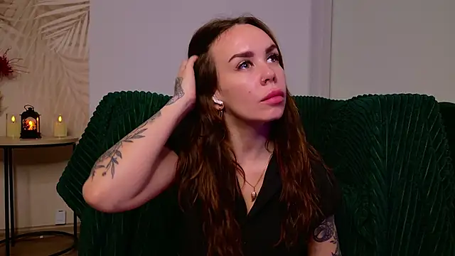 AnitaVensley online show from October 31, 2025, 10:27 am