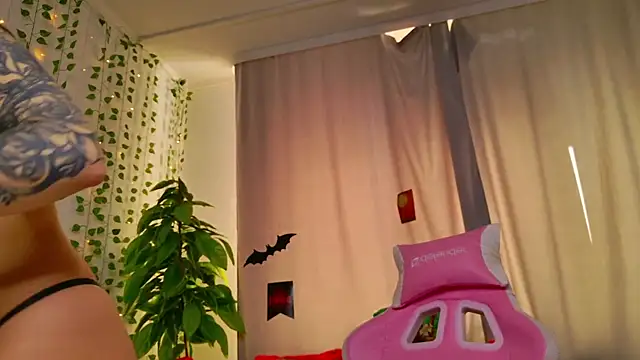 AnitaVensley online show from November 3, 2025, 10:05 am