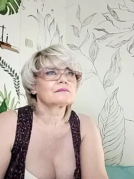 Snapshot of Catty_Lady chatting on April 22, 2026, 6:53 pm Catty Lady online show from April 22, 2026, 6:53 pm