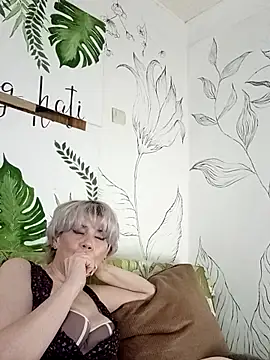 Snapshot of Catty_Lady chatting on May 6, 2026, 7:08 pm Catty Lady online show from May 6, 2026, 7:08 pm