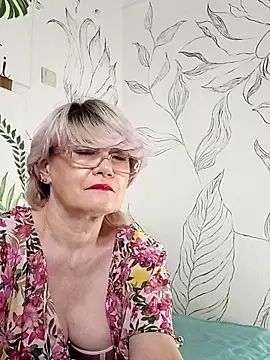 Snapshot of Catty_Lady chatting on May 13, 2026, 7:11 pm Catty Lady online show from May 13, 2026, 7:11 pm