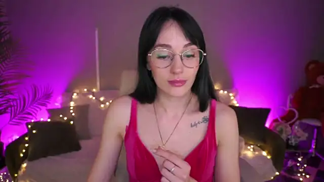 EviLune online show from May 1, 2026, 8:24 pm