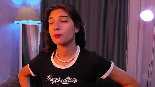 Elfy Rare  online show from September 11, 2025, 3:01 pm