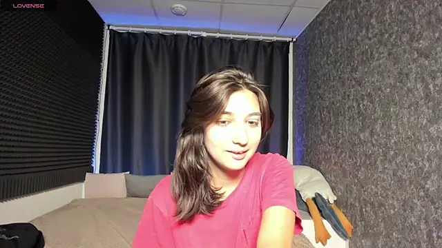 Elfy Rare  online show from September 29, 2025, 3:06 pm