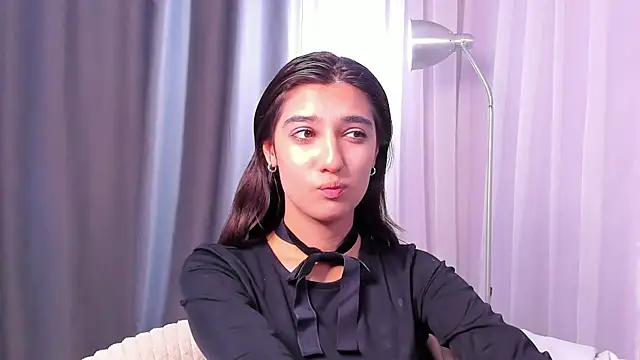 Elfy Rare  online show from October 12, 2025, 2:38 pm