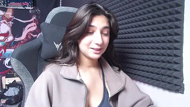 Elfy Rare  online show from November 15, 2025, 8:05 pm