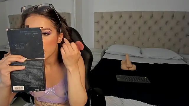 ZoeWestt online show from September 12, 2025, 9:04 pm