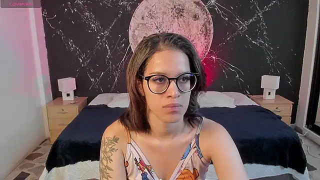 ZoeWestt online show from September 15, 2025, 12:27 pm