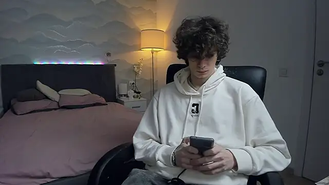 Snapshot of Edvard_Blare chatting on September 15, 2025, 6:30 pm Edvard Blare online show from September 15, 2025, 6:30 pm