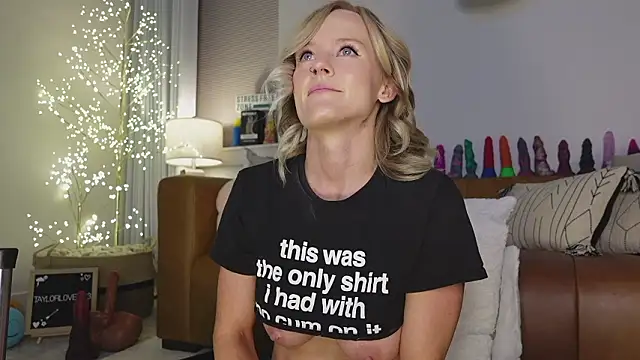 Taylorlove303 online show from February 28, 2026, 11:33 am