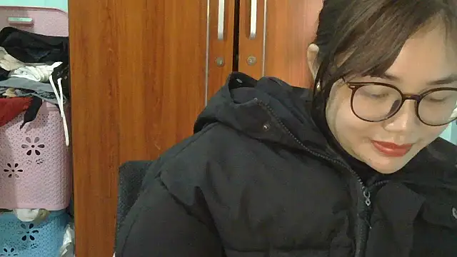 Uhem112 online show from November 27, 2025, 3:30 am