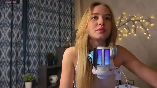 Snapshot of Anna_mileer chatting on December 2, 2025, 1:22 am Anna mileer online show from December 2, 2025, 1:22 am