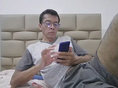 skinnylatino51 online show from February 3, 2026, 1:15 am