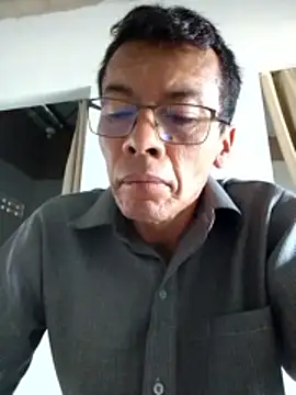 skinnylatino51 online show from April 10, 2026, 5:06 pm