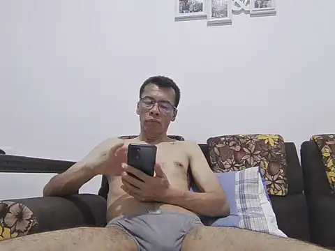 skinnylatino51 online show from June 27, 2026, 12:26 am