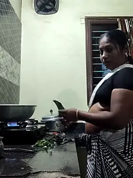 Snapshot of papukurty chatting on February 5, 2026, 2:33 pm papukurty online show from February 5, 2026, 2:33 pm