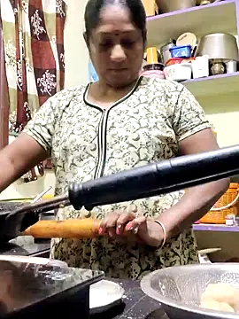 Snapshot of papukurty chatting on February 6, 2026, 2:38 am papukurty online show from February 6, 2026, 2:38 am