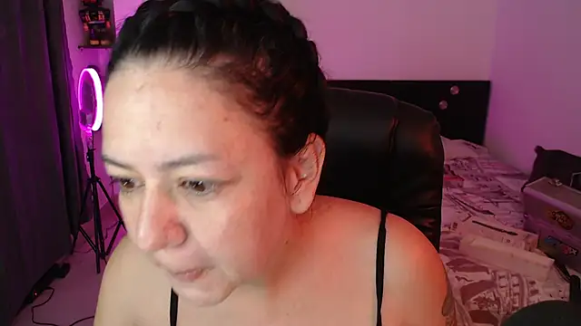 Snapshot of Abbyjoness21 chatting on October 23, 2025, 9:41 am Abbyjoness21 online show from October 23, 2025, 9:41 am