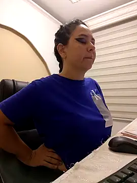 Snapshot of Abbyjoness21 chatting on October 24, 2025, 10:28 pm Abbyjoness21 online show from October 24, 2025, 10:28 pm