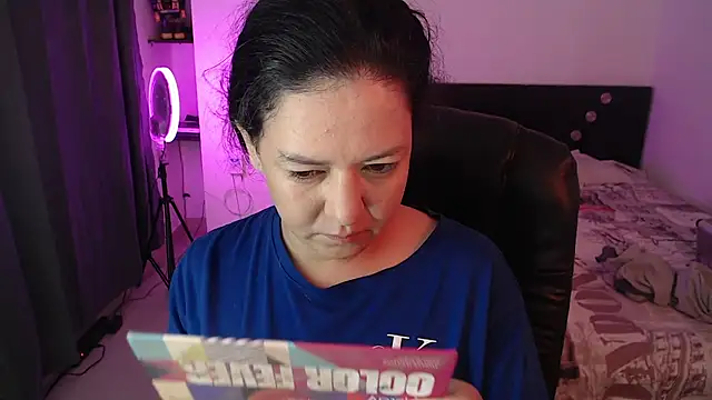 Snapshot of Abbyjoness21 chatting on October 30, 2025, 10:16 am Abbyjoness21 online show from October 30, 2025, 10:16 am