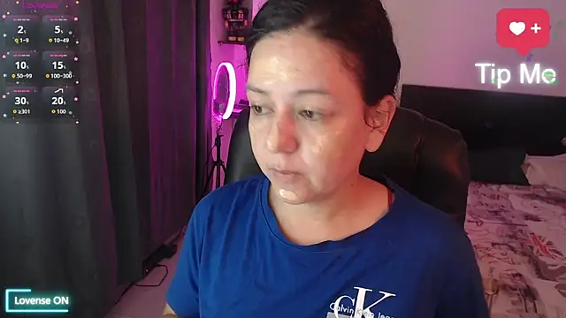 Snapshot of Abbyjoness21 chatting on November 6, 2025, 10:16 am Abbyjoness21 online show from November 6, 2025, 10:16 am