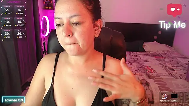 Snapshot of Abbyjoness21 chatting on November 7, 2025, 9:53 am Abbyjoness21 online show from November 7, 2025, 9:53 am