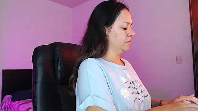 Snapshot of Abbyjoness21 chatting on November 25, 2025, 10:26 am Abbyjoness21 online show from November 25, 2025, 10:26 am