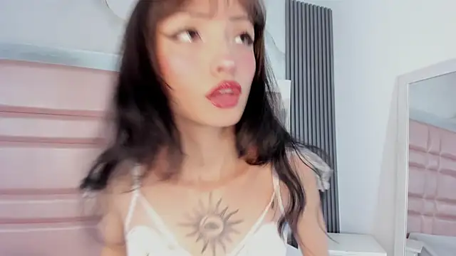 Snapshot of MaddieStark chatting on October 16, 2025, 7:04 pm MaddieStark online show from October 16, 2025, 7:04 pm