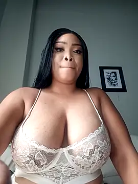 MadamPinky online show from March 25, 2026, 10:43 am