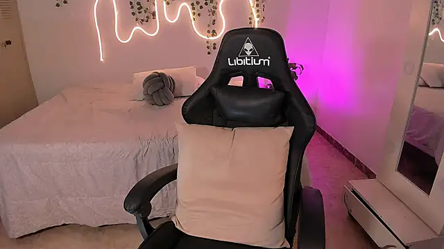 Snapshot of sara_doll77 chatting on December 1, 2025, 11:43 pm sara doll77 online show from December 1, 2025, 11:43 pm