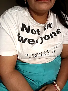 Snapshot of Heart-Kavya chatting on December 14, 2025, 3:01 am Heart-Kavya online show from December 14, 2025, 3:01 am