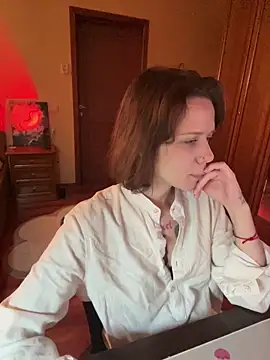 enchanting chloe online show from October 12, 2025, 4:17 pm