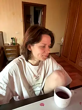 enchanting chloe online show from November 4, 2025, 7:40 am