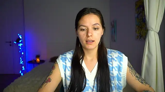 EwelynScott online show from December 1, 2025, 3:50 pm