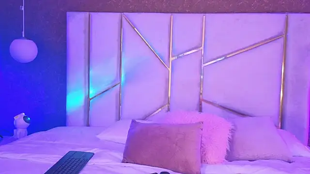 Miiss Bubble online show from September 17, 2025, 7:37 pm