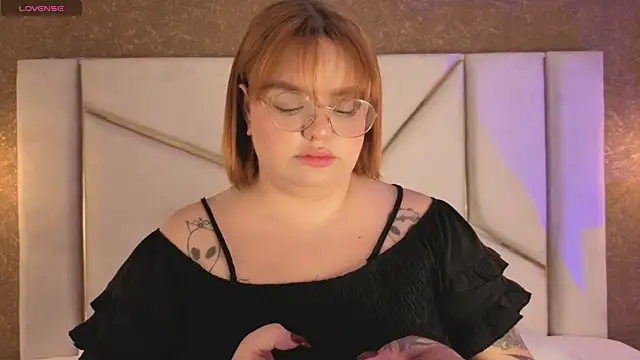 Miiss Bubble online show from September 22, 2025, 7:49 pm