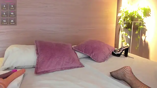 alexamonroe  online show from April 8, 2026, 9:37 pm