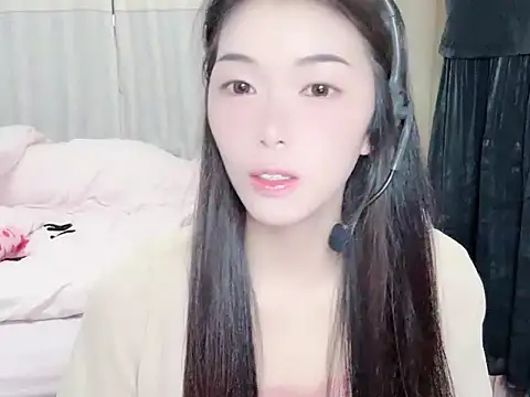 YUNA-kpop online show from August 1, 2026, 4:06 pm