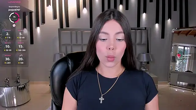 Snapshot of MeganScott chatting on June 10, 2026, 12:37 pm MeganScott online show from June 10, 2026, 12:37 pm