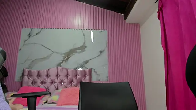 Snapshot of Mindy_19 chatting on November 27, 2025, 11:12 am Mindy 19 online show from November 27, 2025, 11:12 am