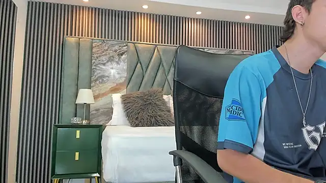 Snapshot of Michael_blue chatting on October 1, 2025, 2:12 pm Michael blue online show from October 1, 2025, 2:12 pm